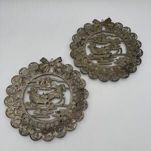 2 Godinger Vtg Silver Plated Patina Trivet Christmas Wreath Sleigh Horse & Bells